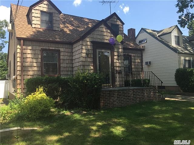 1st image of 11 Lawrence Ave