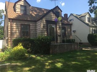 11 Lawrence Ave, Lynbrook, NY 11563