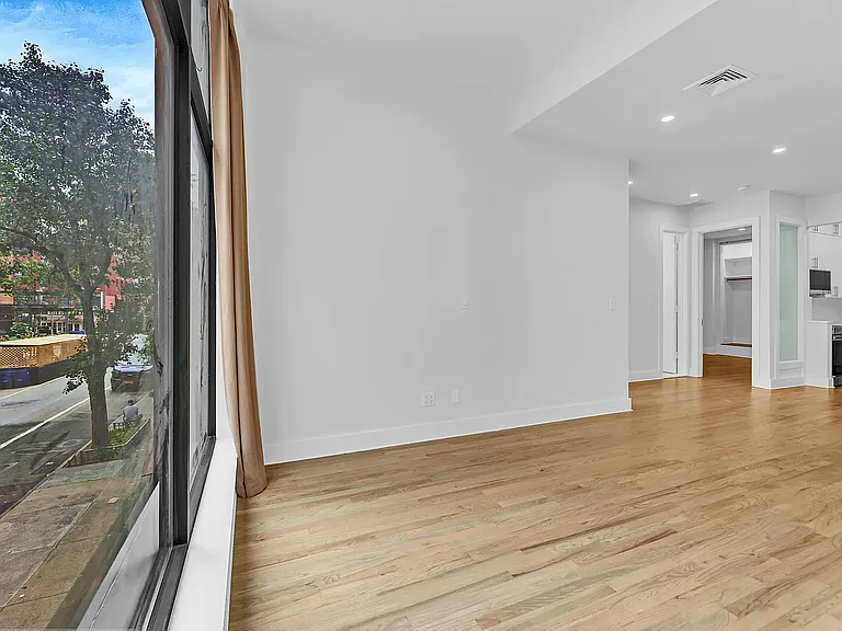 124 E 27th St #2A — Photo 3