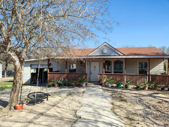 23038 Grand Spring Dr, Elmendorf, TX 78112