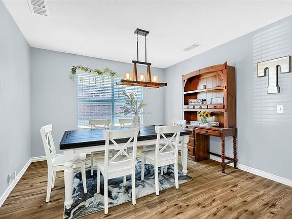 5th image of 4508 Blue Jay Ln