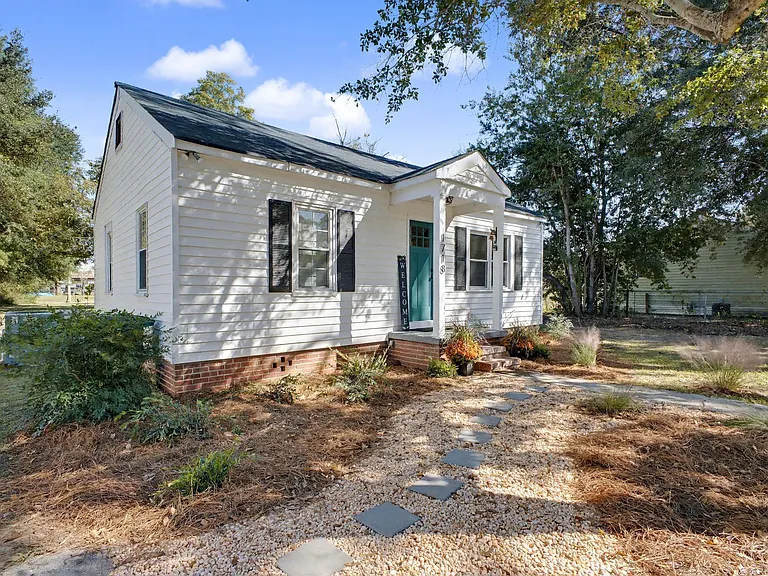 1718 Colleton Ave SE — Photo 2
