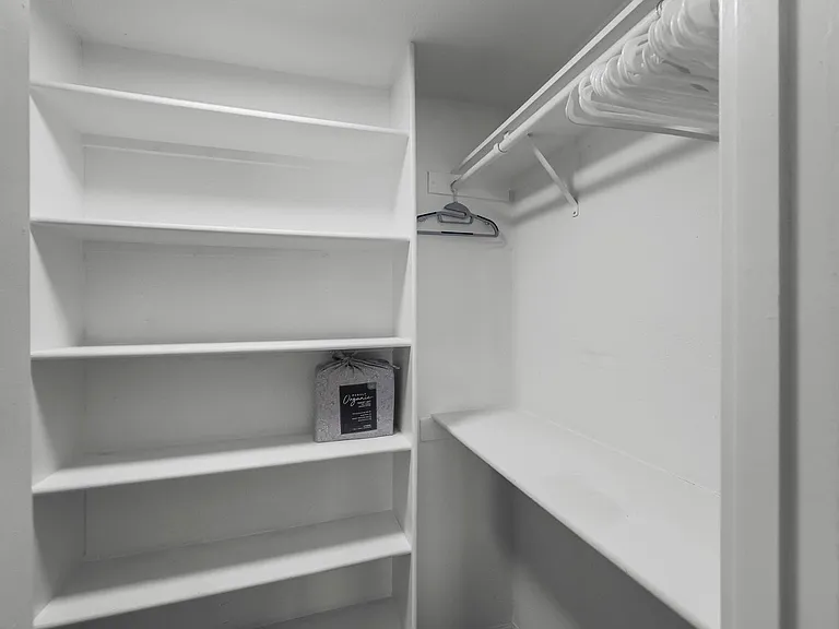 208 E Oxford Dr — Photo 20