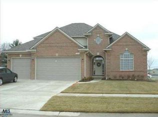 45943 Andrew Dr, Macomb, MI 48044