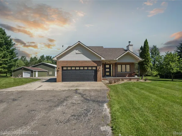 857 Quatro Ln, Leonard, MI 48367