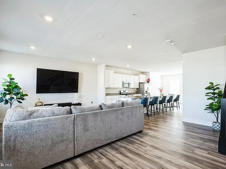 4165 Brodie Pl — Photo 5