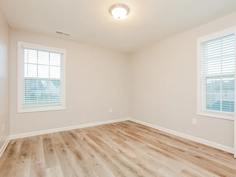 7435 Birchshire Dr — Photo 14