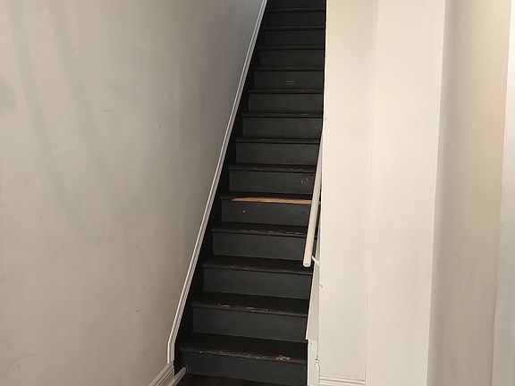 5th image of 341 Parkdale Ave W