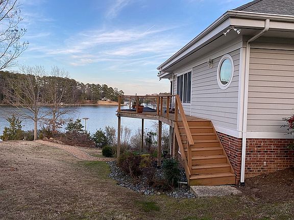 4th image of 286 Breezy Point