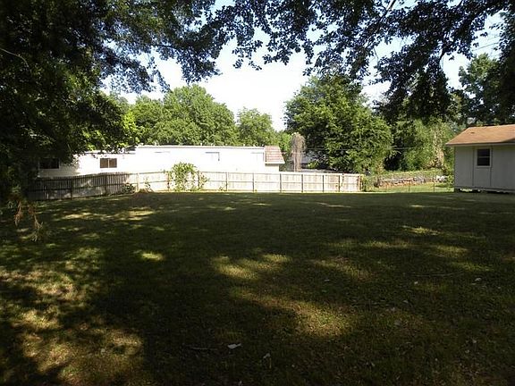 2839 Beverly Hills Rd, Memphis, TN 38128