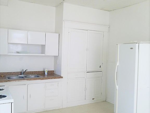5th image of 404 S 15th St APT A
