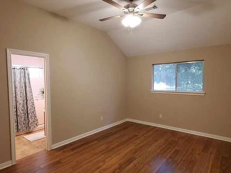 1207 Toby Ln — Photo 10