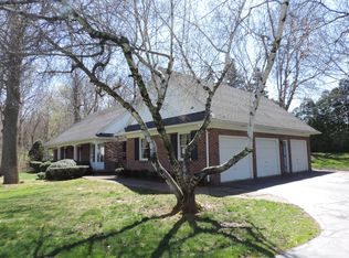 6 Lamplighter Ln, Rochester, NY 14616