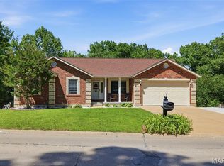 6061 Plantation Dr, Hillsboro, MO 63050