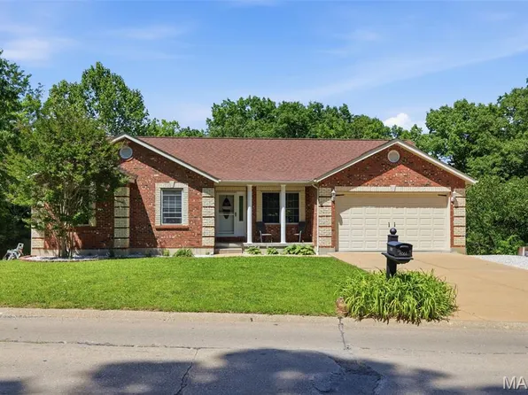 6061 Plantation Dr, Hillsboro, MO 63050