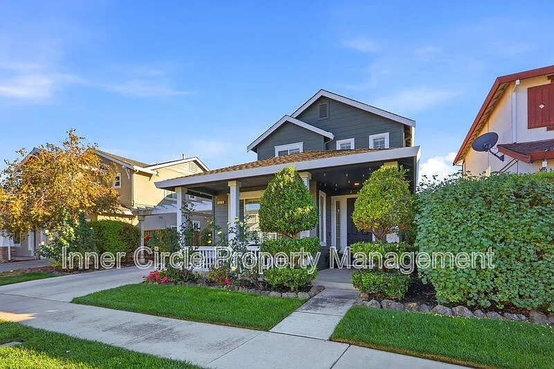 3 bed, 2.5 bath, 1966 sqft, $3,600 — Photo 2