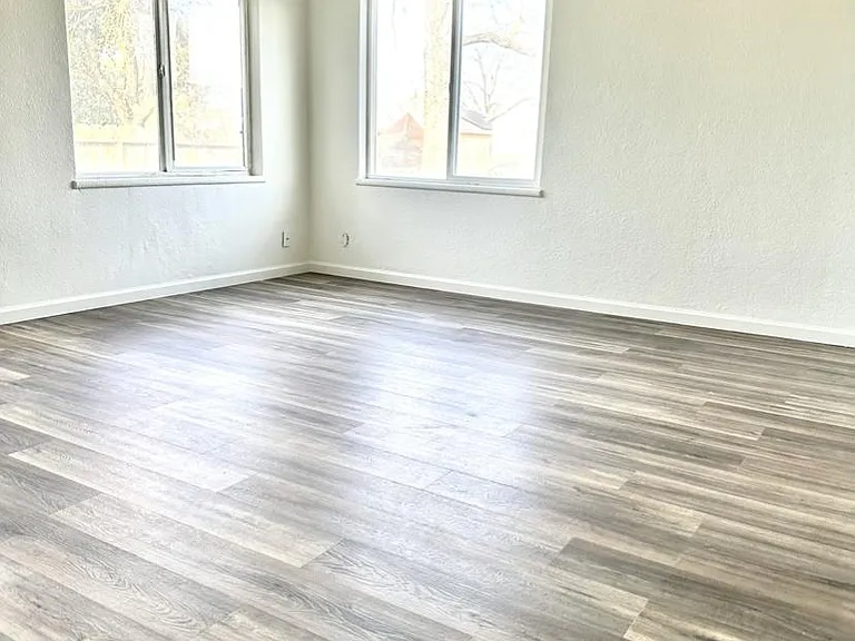 275 Alaska St — Photo 1