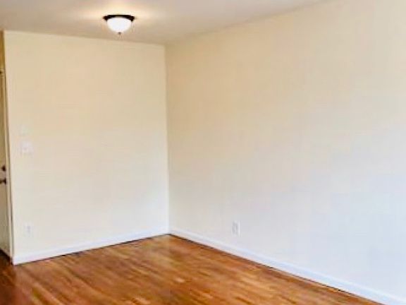3rd image of 6452 Admiral Ave #2