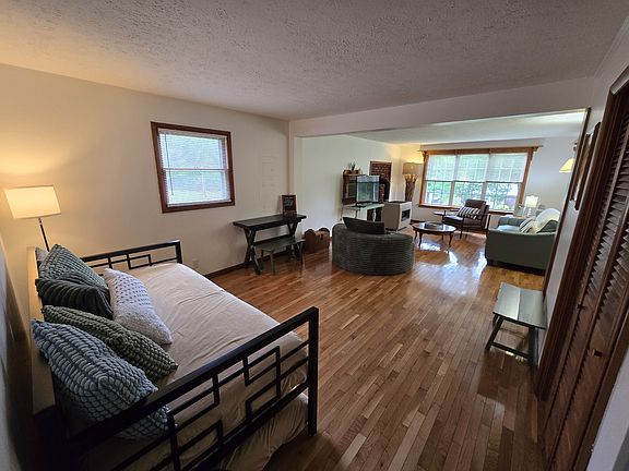 2nd image of 347 Blue Springs Cir