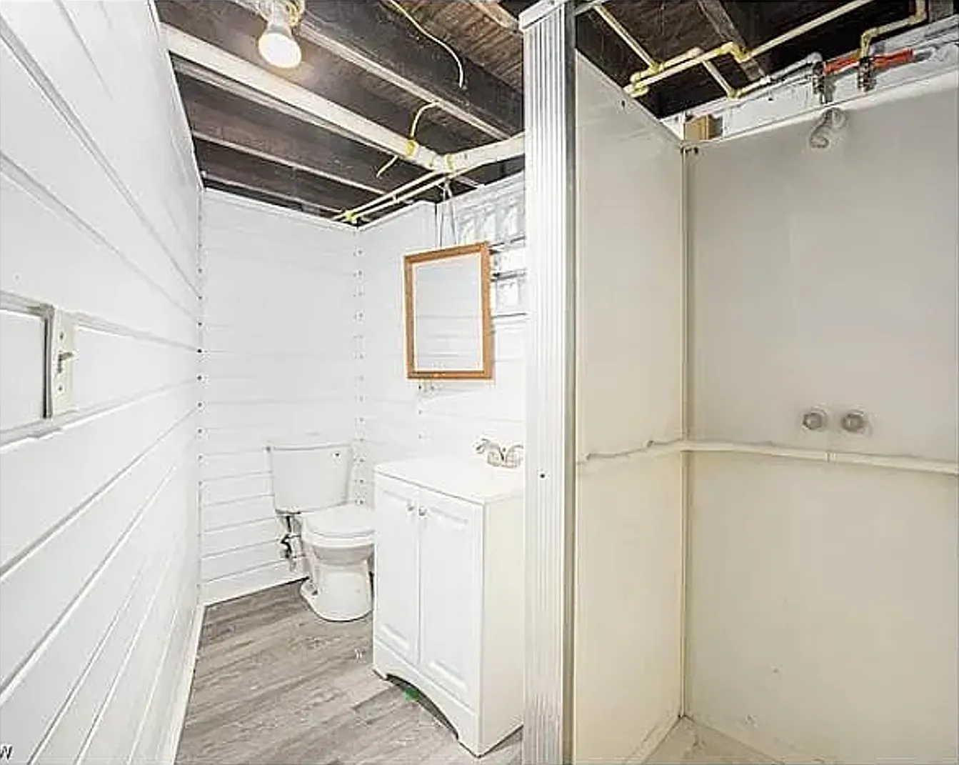 16174 Friend Ave — Photo 1