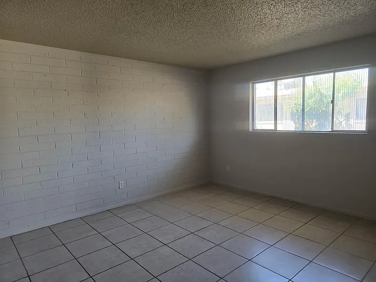 2324 W Orangewood Ave #5 — Photo 5