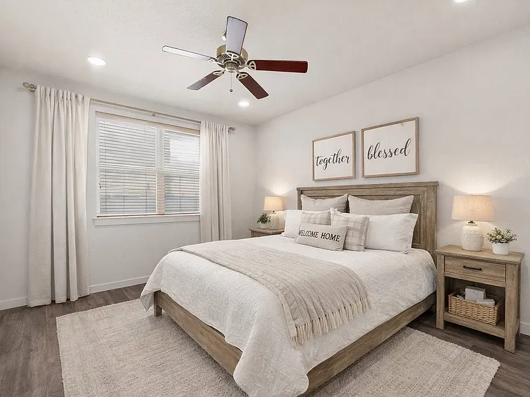111 E Davis St #201 — Photo 1
