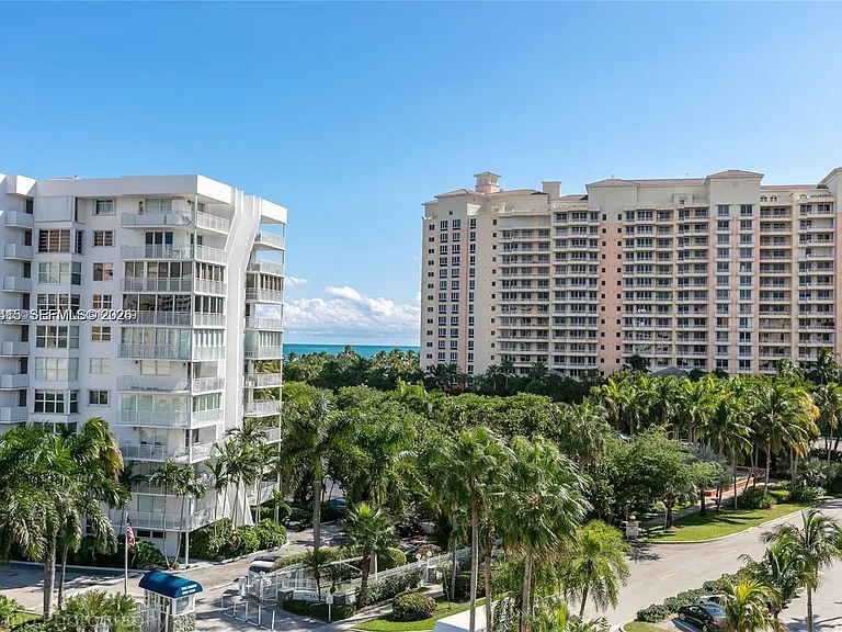 590 Ocean Dr #7C — Photo 27