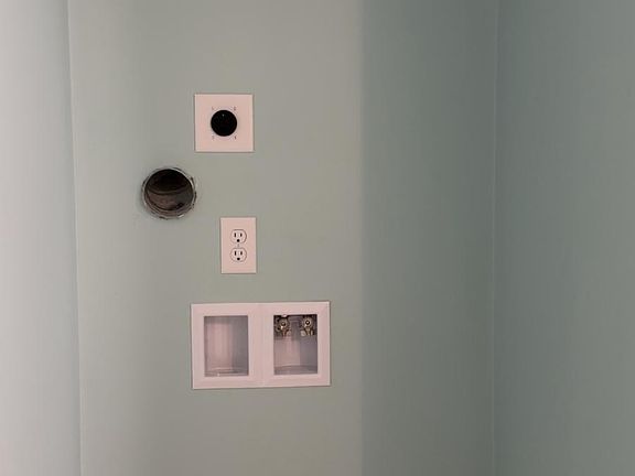 2nd image of 104 Hilltop Dr