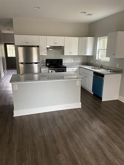 2nd image of 762 Wall St