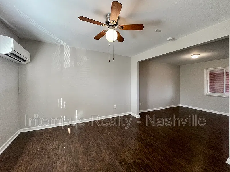 910 Shelby Ave — Photo 4