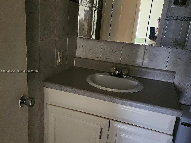 1621 NW 46th Ave #102 — Photo 4