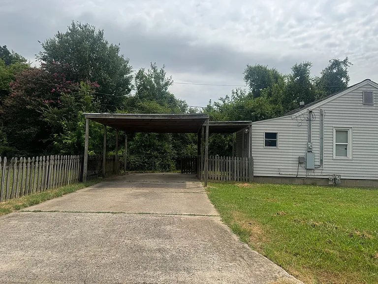 2200 Jefferson St — Photo 2