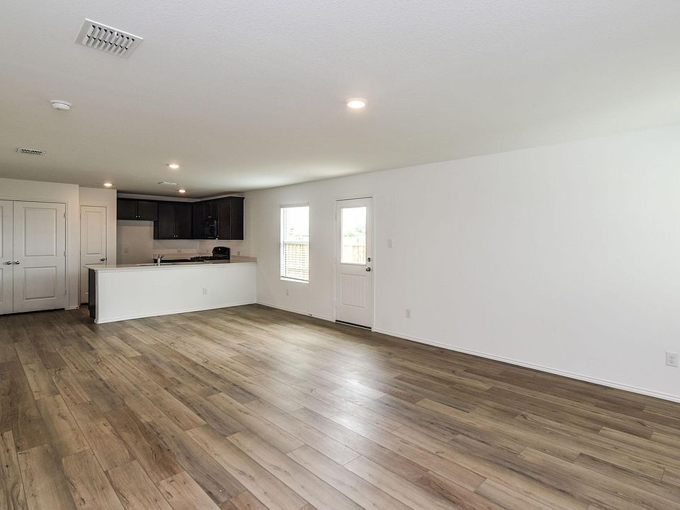 1st image of 3004 Coyote Way