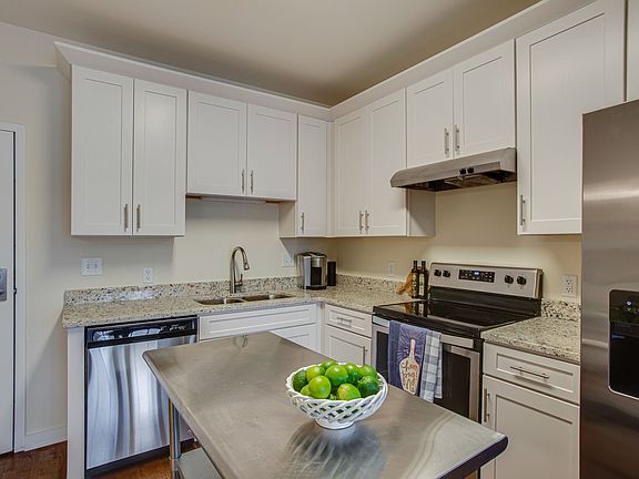 4th image of 1319 W Main St #203