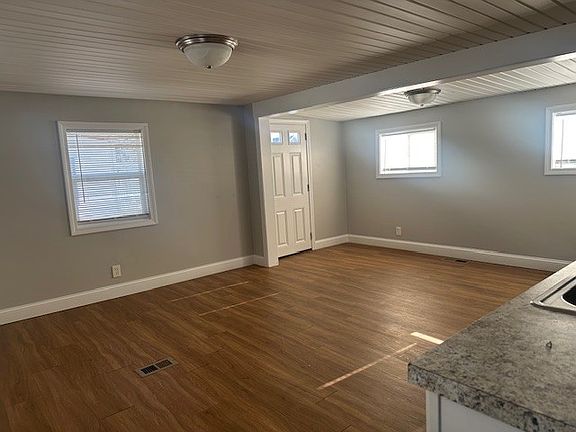 3rd image of 1346 Newport Ave #A-14
