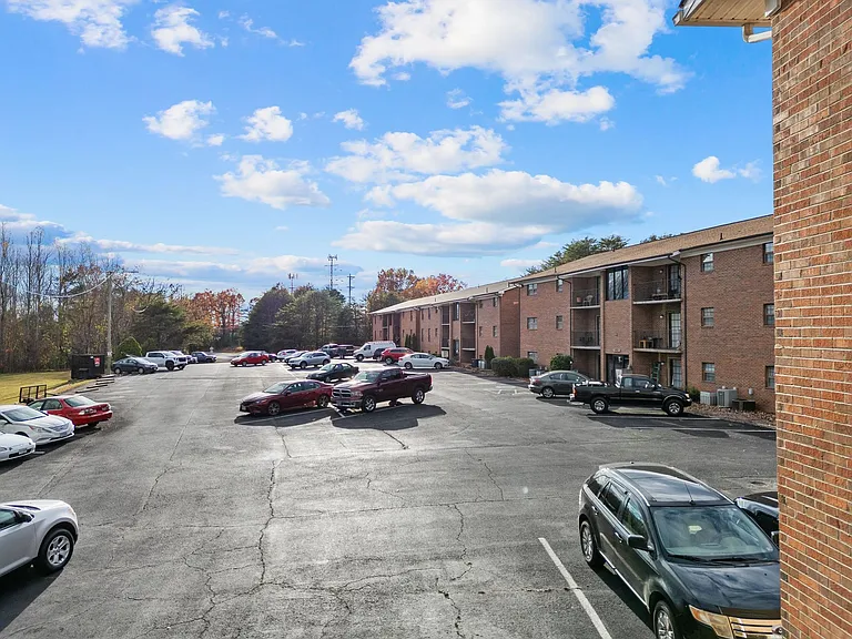 Blueberry Hill Apartments — Photo 5