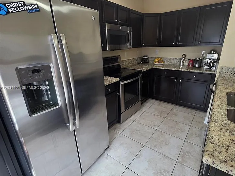 9424 SW 171st Pl — Photo 2