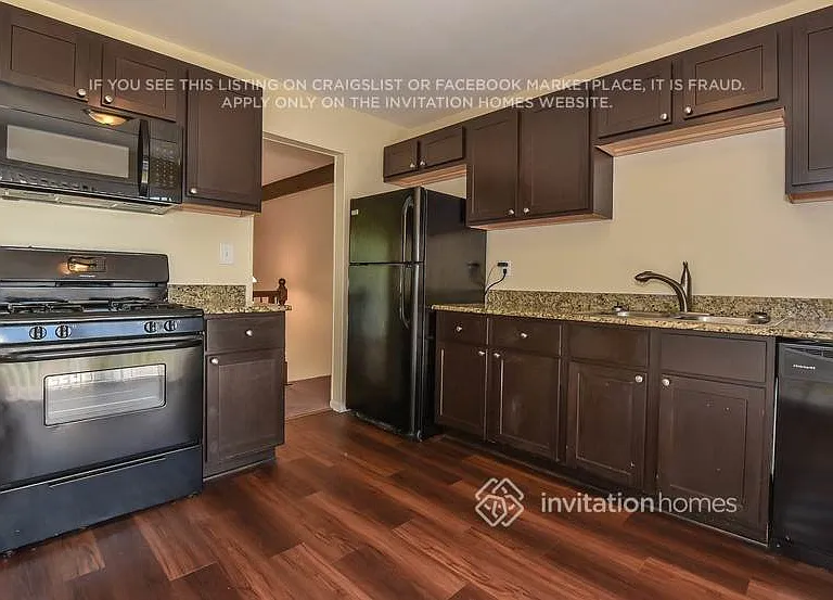 1307 Foxcroft Dr — Photo 6