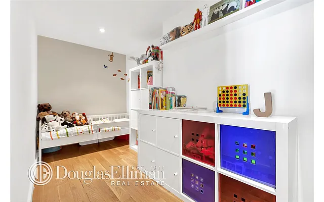 Sold by Douglas Elliman | media 15