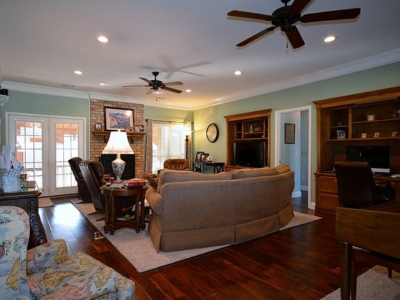 5th image of 2803 S College Dr