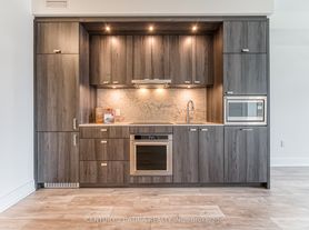 858 Dupont St
