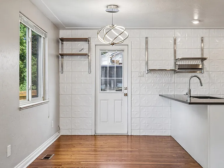 1284 S Harrison St — Photo 8