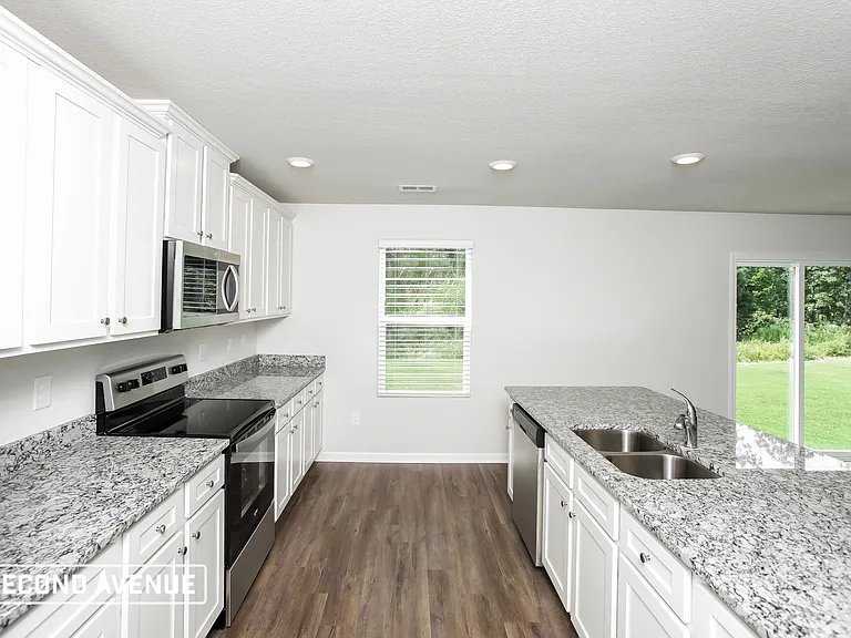 324 Sundew Rd — Photo 2
