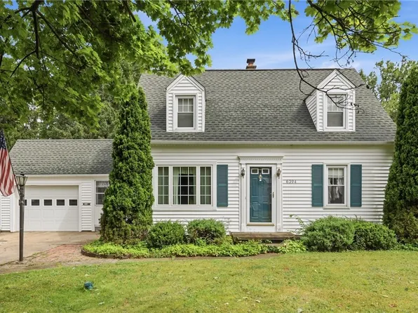 6394 Armor Duells Rd, Orchard Park, NY 14127