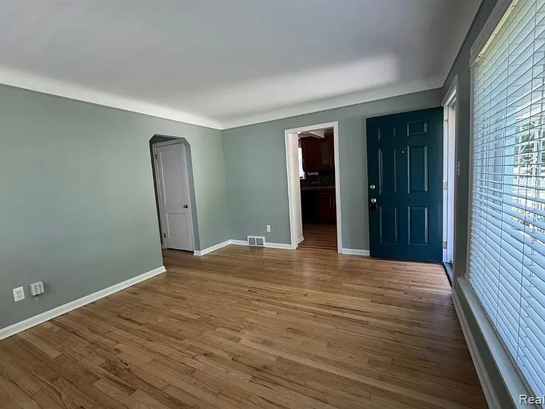 128 Girard Ave — Photo 5