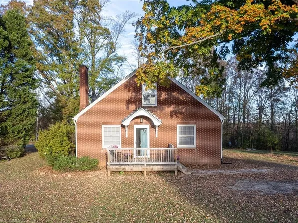 3221 Settle Bridge Rd, Stoneville, NC 27048