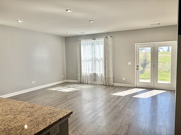 5th image of 2028 Sperling Dr