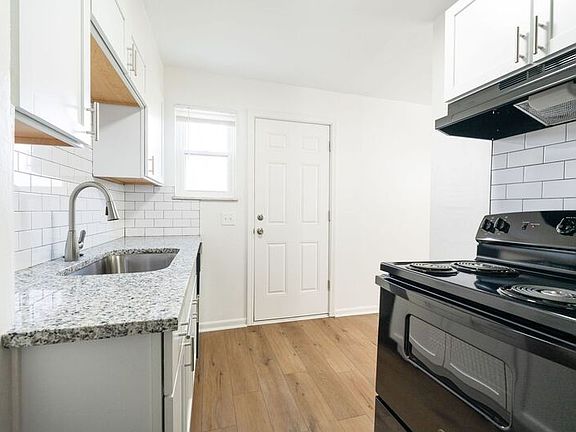 3rd image of 4040 Halsey Pl