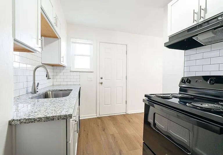 4040 Halsey Pl — Photo 3