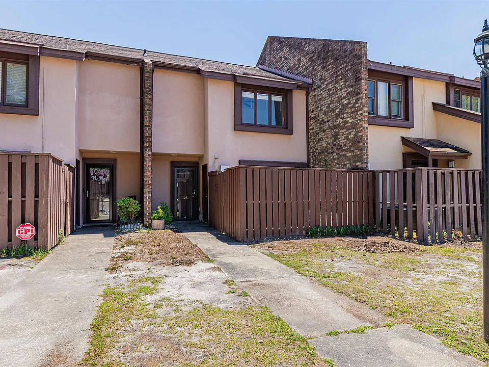 108 Lionsgate Dr